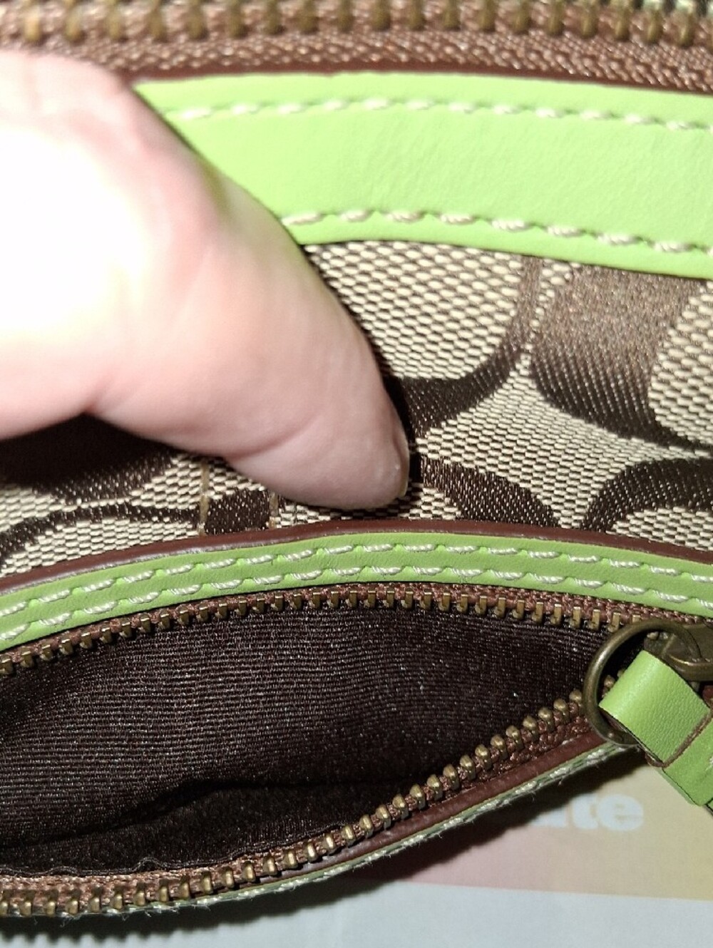 Coach VINTAGE Tan Signature Canvas Swingback Bag with Lime Trim EUC - Picture 12 of 13